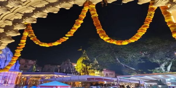 मुख्यमन्त्री योगी आदित्यनाथः नमोतटात् नौकायामारुह्य गङ्गायाः विहङ्गमं दृश्यं द्रक्ष्यति