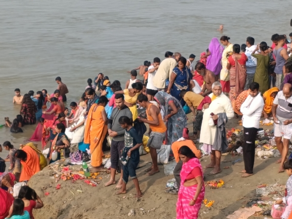 श्रद्धालुओं की भीड़