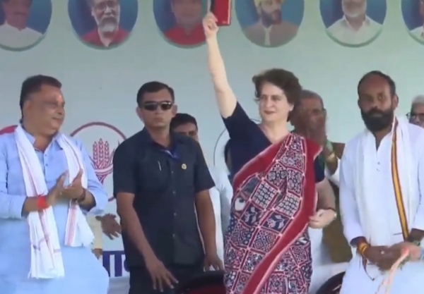 पश्चिम चंपारण में प्रियंका गांधी का जनसैलाब, परिवर्तन की क्रांति का शंखनाद