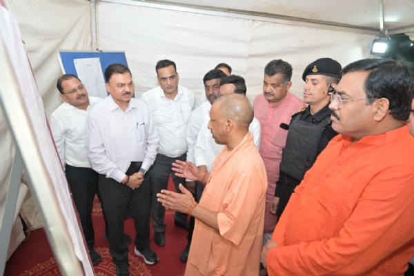 *सीएम योगी ने किया जगेसर पासी चौराहे से हड़हवा फाटक होते हुए एचएन सिंह चौक तक बन रही टूलेन/फोरलेन सड़क का निरीक्षण*