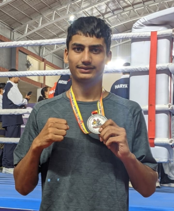 मेडल के साथ पृथ्वी की फोटो मेडल के साथ पृथ्वी की फोटो