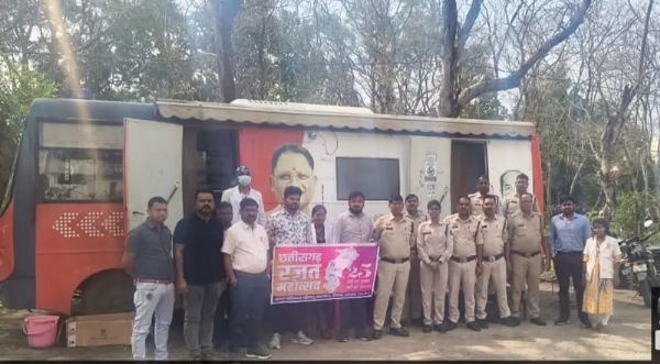 कटघोरा थाना में मोबाइल मेडिकल यूनिट का विशेष स्वास्थ्य शिविर, रजत जयंती महोत्सव पर दिखा स्वास्थ्य जांच के प्रति उत्साह कटघोरा थाना में मोबाइल मेडिकल यूनिट का विशेष स्वास्थ्य शिविर, रजत जयंती महोत्सव पर दिखा स्वास्थ्य जांच के प्रति उत्साह