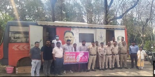 कटघोरारक्षकालये मोबाइल-चिकित्सीय-ईकाई द्वारा विशेषं स्वास्थ्यशिबिरम् आयोज्यते।