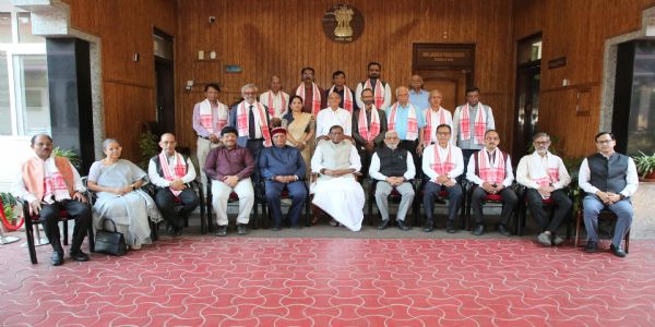 राज्यपालो विश्वविद्यालय लोकपालश्च सह उपविश्य नैतिक प्रशासनेऽददाद्बलम्