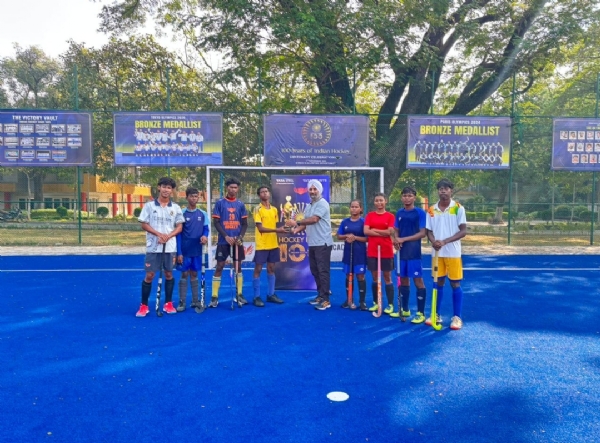 नवल टाटा हॉकी अकादमी ने प्रदर्शनी मैचों के साथ भारतीय हॉकी के 100 वर्ष पूरे होने का जश्न मनाया नवल टाटा हॉकी अकादमी ने प्रदर्शनी मैचों के साथ भारतीय हॉकी के 100 वर्ष पूरे होने का जश्न मनाया