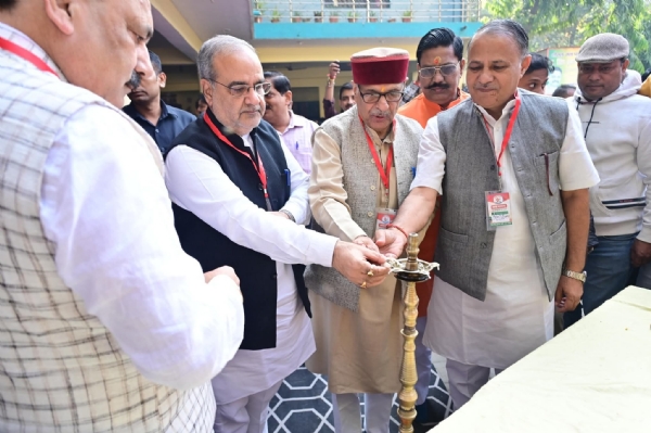 भाजपा मुरादाबाद महानगर के तत्वावधान में वन्देमातरम के गौरव पूर्ण 150 वर्ष पूर्ण होने के उपलक्ष्य में आयोजित कार्यक्रम में दीप प्रज्जवलित प्रदेश अध्यक्ष चौधरी भूपेंद्र सिंह व अन्य। भाजपा मुरादाबाद महानगर के तत्वावधान में वन्देमातरम के गौरव पूर्ण 150 वर्ष पूर्ण होने के उपलक्ष्य में आयोजित कार्यक्रम में दीप प्रज्जवलित प्रदेश अध्यक्ष चौधरी भूपेंद्र सिंह व अन्य।