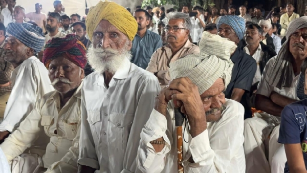 કચ્છના કપુરાશીમાં નાયબ મુખ્યમંત્રી હર્ષ સંઘવીની ખાટલા સભા, સરહદી ગામોના રાષ્ટ્રપ્રેમને બિરદાવ્યો કચ્છના કપુરાશીમાં નાયબ મુખ્યમંત્રી હર્ષ સંઘવીની ખાટલા સભા, સરહદી ગામોના રાષ્ટ્રપ્રેમને બિરદાવ્યો