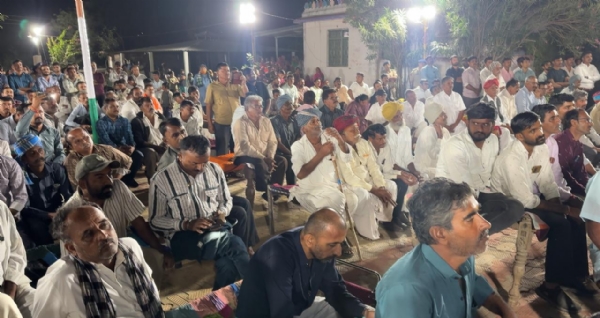 કચ્છના કપુરાશીમાં નાયબ મુખ્યમંત્રી હર્ષ સંઘવીની ખાટલા સભા, સરહદી ગામોના રાષ્ટ્રપ્રેમને બિરદાવ્યો કચ્છના કપુરાશીમાં નાયબ મુખ્યમંત્રી હર્ષ સંઘવીની ખાટલા સભા, સરહદી ગામોના રાષ્ટ્રપ્રેમને બિરદાવ્યો