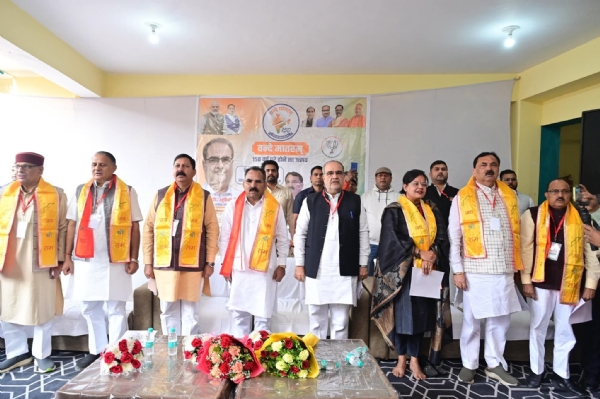 भाजपा मुरादाबाद महानगर के तत्वावधान में वन्देमातरम के गौरव पूर्ण 150 वर्ष पूर्ण होने के उपलक्ष्य में आयोजित कार्यक्रम में उपस्थित प्रदेश अध्यक्ष चौधरी भूपेंद्र सिंह व अन्य। भाजपा मुरादाबाद महानगर के तत्वावधान में वन्देमातरम के गौरव पूर्ण 150 वर्ष पूर्ण होने के उपलक्ष्य में आयोजित कार्यक्रम में उपस्थित प्रदेश अध्यक्ष चौधरी भूपेंद्र सिंह व अन्य।