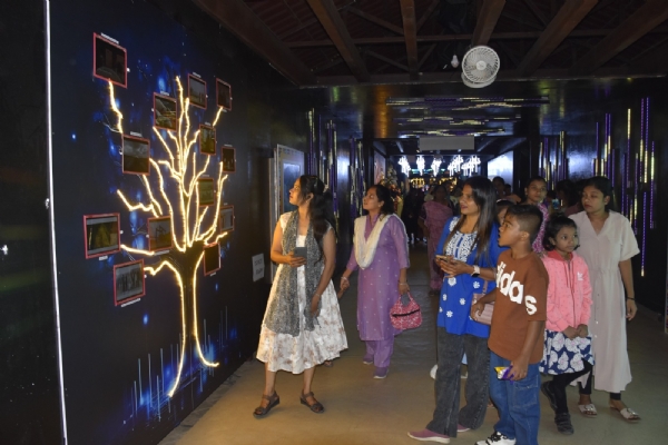 भारत पर्व-2025 के थीम पैवेलियन का मुख्य आकर्षण ‘ग्रीन ट्री’ भारत पर्व-2025 के थीम पैवेलियन का मुख्य आकर्षण ‘ग्रीन ट्री’