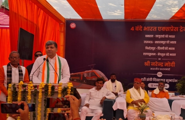 कार्यक्रम को सम्बोधित करते कैविनेट मंत्री आशीष पटेल। कार्यक्रम को सम्बोधित करते कैविनेट मंत्री आशीष पटेल।