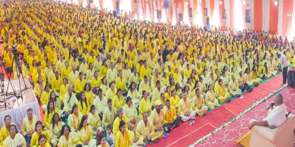 कुंडलिनी जागरणेन ध्यान साधनया च ग्रहणीयो जीवनस्य आनंदः