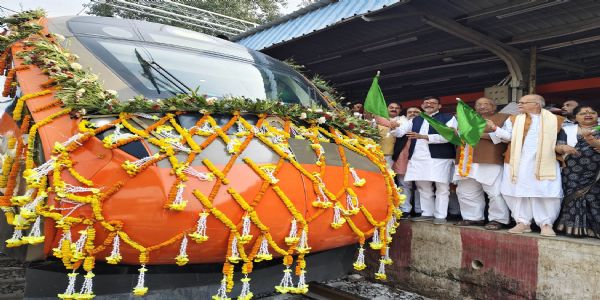 बुंदेलखंडस्य धार्मिकानाम् ऐतिहासिक स्थलानां पर्यटन विकासाय गतिं दास्यति वंदे भारतम् : आर के सिंह पटेलः