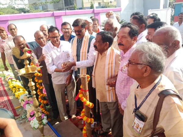 खड़गपुर में पुट्टी श्रीरामुलु की प्रतिमा का अनावरण खड़गपुर में पुट्टी श्रीरामुलु की प्रतिमा का अनावरण