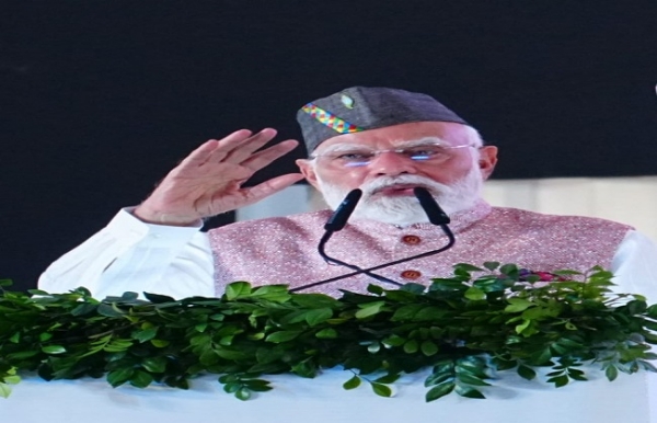 प्रधानमंत्री नरेन्द्र मोदी देहरादून में रजत जयंती पर आयोजित कार्यक्रम को संबोधित करते। प्रधानमंत्री नरेन्द्र मोदी देहरादून में रजत जयंती पर आयोजित कार्यक्रम को संबोधित करते।