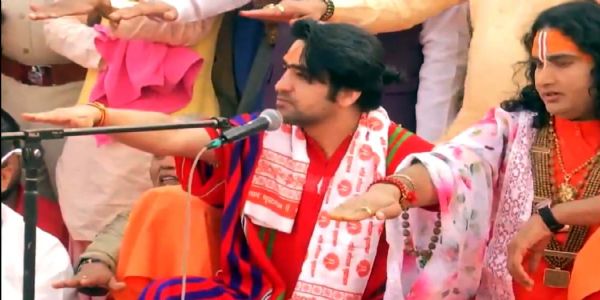 फरीदाबादम् : धर्म परिवर्तनमिव कुरीतीः अवरोद्धुं समाजे एकता आवश्यकी : धीरेंद्र शास्त्री