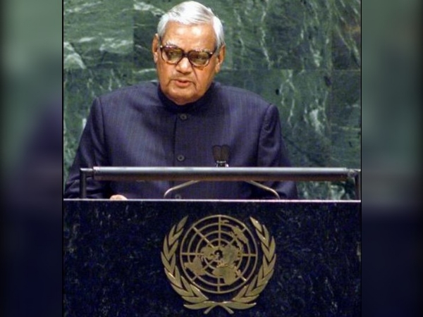 2001 में वाजपेयी का संयुक्त राष्ट्र महासभा में ऐतिहासिक संबोधन 2001 में वाजपेयी का संयुक्त राष्ट्र महासभा में ऐतिहासिक संबोधन