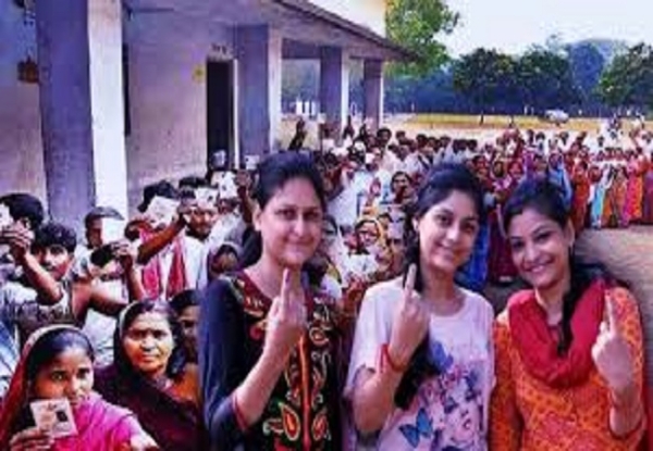 फाईल फोटो—बिहार विस चुनाव—महिला और युवा वोटर फाईल फोटो—बिहार विस चुनाव—महिला और युवा वोटर