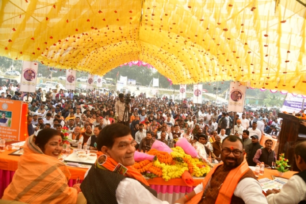 उप्र सरकार की बिजली बिल राहत योजना का शुभारंभ करते हुए मंत्री ए.के.शर्मा का छाया चित्र उप्र सरकार की बिजली बिल राहत योजना का शुभारंभ करते हुए मंत्री ए.के.शर्मा का छाया चित्र