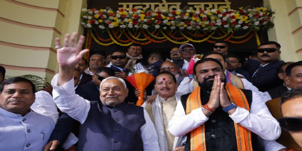 बिहार विधानमंडल सत्रम् : शीतकालीन सत्रात् पूर्वतनदिने नवनिर्वाचित विधायकेभ्यो दापितं शपथवचनम्