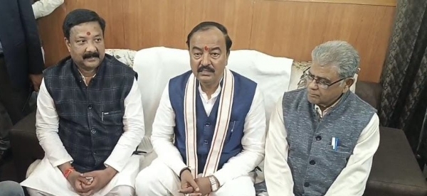 बरेली सर्किट हाउस में प्रेस कॉन्फ्रेंस के दौरान मीडिया से बातचीत करते उप मुख्यमंत्री केशव प्रसाद मौर्य। बरेली सर्किट हाउस में प्रेस कॉन्फ्रेंस के दौरान मीडिया से बातचीत करते उप मुख्यमंत्री केशव प्रसाद मौर्य।