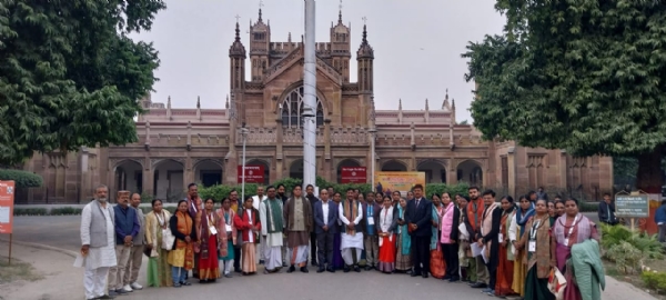 तमिल शिक्षकों का दल संपूर्णानंद संस्कृत विश्वविद्यालय में तमिल शिक्षकों का दल संपूर्णानंद संस्कृत विश्वविद्यालय में