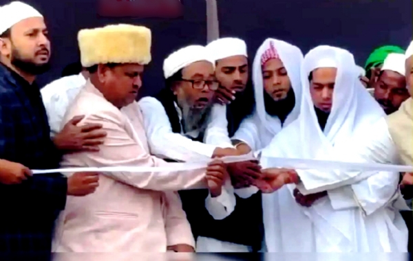 बेलडांगा मस्जिद शिलान्यास में ‘सऊदी इमाम’ विवाद के केंद्र में हुमायूँ कबीर। बेलडांगा मस्जिद शिलान्यास में ‘सऊदी इमाम’ विवाद के केंद्र में हुमायूँ कबीर।