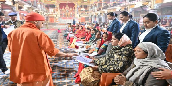 (अद्यतनं) न खिद्यतां, प्रत्येकं समस्यायाः भविष्यति प्रभावी समाधानम् : मुख्यमंत्री योगी