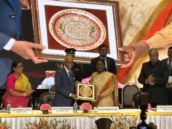 कार्यक्रम में राष्ट्रपति द्रौपदी मुर्मू कार्यक्रम में राष्ट्रपति द्रौपदी मुर्मू