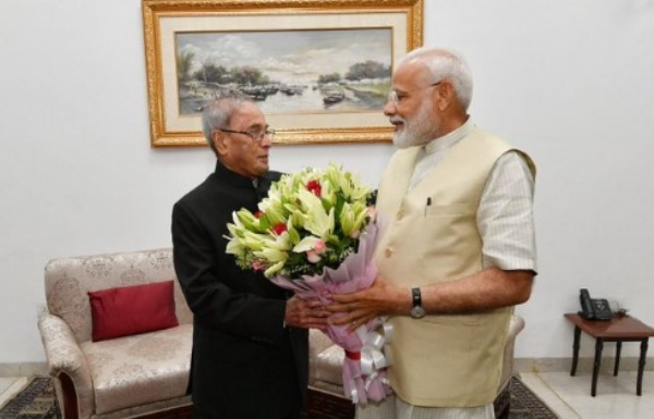 फाइल फोटो: देश के पूर्व राष्ट्रपति के साथ प्रणब मुखर्जी फाइल फोटो: देश के पूर्व राष्ट्रपति के साथ प्रणब मुखर्जी