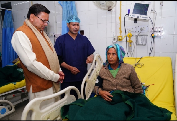 मुख्यमंत्री दून मेडिकल कॉलेज में अस्पताल में भर्ती मरीजों से भेंट करते। मुख्यमंत्री दून मेडिकल कॉलेज में अस्पताल में भर्ती मरीजों से भेंट करते।