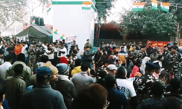 अररिया फोटो:दौड़ लगते लोग अररिया फोटो:दौड़ लगते लोग