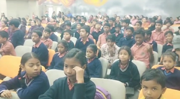 भारतीय मॉडल मिडिल स्कूल साकची में हर्षोल्लास के साथ वार्षिक पारितोषिक वितरण समारोह संपन्न भारतीय मॉडल मिडिल स्कूल साकची में हर्षोल्लास के साथ वार्षिक पारितोषिक वितरण समारोह संपन्न