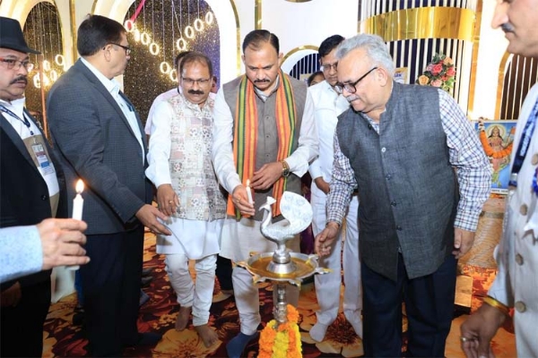 स्वास्थ्य मंत्री द्वितीय नेशनल होम्योपैथिक सेमिनार का शुभारंभ करते हुए स्वास्थ्य मंत्री द्वितीय नेशनल होम्योपैथिक सेमिनार का शुभारंभ करते हुए