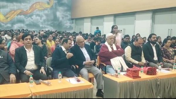 भारतीय मॉडल मिडिल स्कूल साकची में हर्षोल्लास के साथ वार्षिक पारितोषिक वितरण समारोह संपन्न भारतीय मॉडल मिडिल स्कूल साकची में हर्षोल्लास के साथ वार्षिक पारितोषिक वितरण समारोह संपन्न