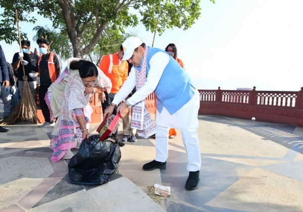 मुख्यमंत्री भजनलाल शर्मा ने जल महल की पाल से स्वच्छता का संदेश मुख्यमंत्री भजनलाल शर्मा ने जल महल की पाल से स्वच्छता का संदेश