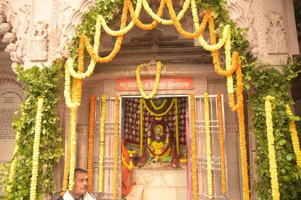 धाम में भगवान गणेश और सांस्कृतिक कार्यक्रम धाम में भगवान गणेश और सांस्कृतिक कार्यक्रम