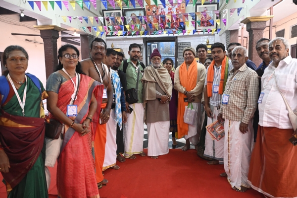 तमिलनाडु का दल कांची मठ के pas तमिलनाडु का दल कांची मठ के pas