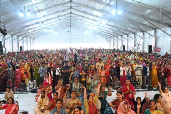 सात दिवसीय श्रीमद् भागवत कथा का शुभारंभ सात दिवसीय श्रीमद् भागवत कथा का शुभारंभ