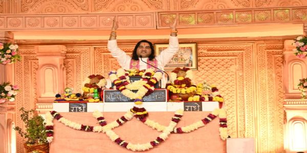 यदि वृन्दावनं गन्तुं न शक्यते, तर्हि गोविन्ददेवजी-दर्शनमात्रेणैव प्रिय–प्रियतमस्य प्राप्तिः भवति — इति देवकीनन्दनः ठाकुरः।