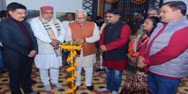 दर्शकान् आत्मचिन्तनानुभूतिं जनयन्ति कलाकारस्य कृतयः : स्वान्त रञ्जनः