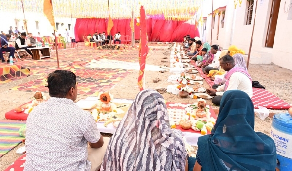 धारः पीएम मित्रा पार्क में विस्थापन के 24 हितग्राहियों को सौंपे गए पक्के मकान धारः पीएम मित्रा पार्क में विस्थापन के 24 हितग्राहियों को सौंपे गए पक्के मकान