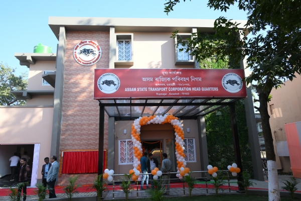 असम राज्य परिवहन निगम के नव-निर्मित मुख्यालय के  उद्घाटन की तस्वीर।