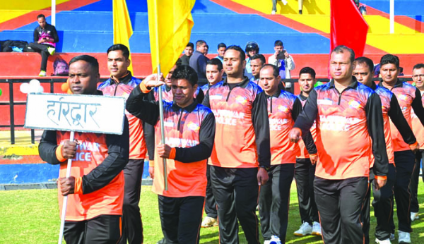 प्रतियोगिता के शुभारम्भ पर मार्च पास्ट करती टीमें प्रतियोगिता के शुभारम्भ पर मार्च पास्ट करती टीमें