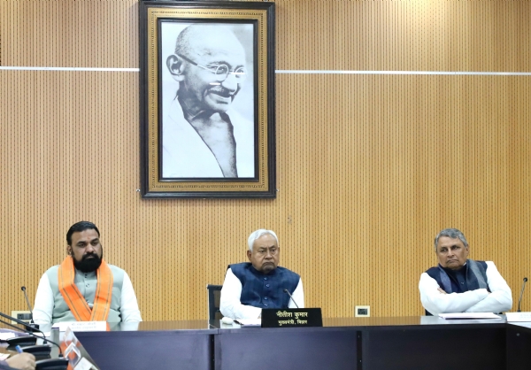 धान अधिप्राप्ति की समीक्षा बैठक करते मुख्यमंत्री नीतीश धान अधिप्राप्ति की समीक्षा बैठक करते मुख्यमंत्री नीतीश