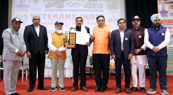 कुलपति प्रो. नरसी राम बिश्नोई को एनबीए अध्यक्ष, डॉ. बीके         मिश्रा, वेटरंस इंडिया के संस्थापक एवं राष्ट्रीय अध्यक्ष तथा एआईसीटीई अध्यक्ष प्रो.टीजी सीथाराम द्वारा प्रतिष्ठित अवार्ड प्रदान किए जाने का गर्व और सम्मान का क्षण।