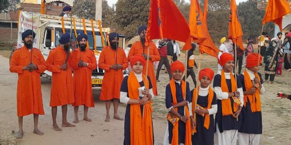 भजन-कीर्तनेन  लंगरभोजेन  सह समाचरितस्य गुरु नानक देवस्य 556तमं प्रकाशपर्व