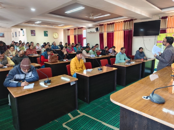 कार्याशाला के दौरान चर्चा करते हुए। कार्याशाला के दौरान चर्चा करते हुए।