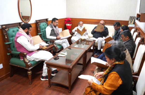 हरियाणा विधानसभा के स्पीकर हरविंद्र कल्याण की अध्यक्षता में आयोजित बैठक में भाग लेते सीएम व नेता प्रतिपक्ष