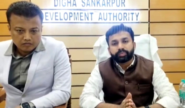 जानकारी देते हुए अधिकारी जानकारी देते हुए अधिकारी